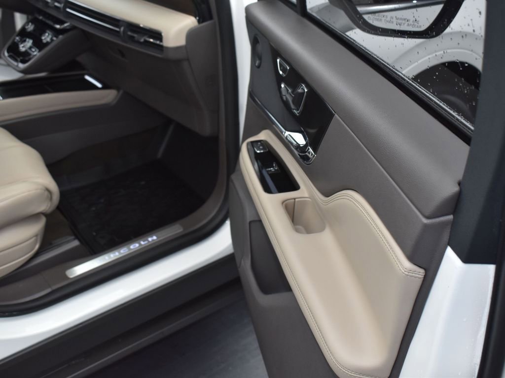 Certified 2022 Lincoln Corsair Reserve w/ Equipment Group 201A image 19