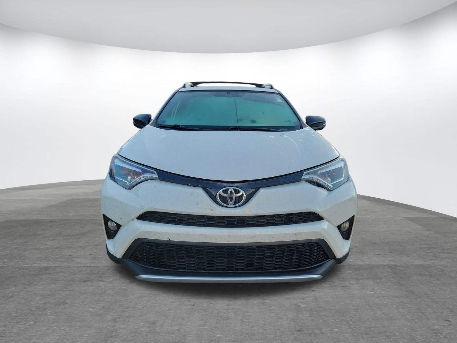 Used 2016 Toyota RAV4 SE image 2