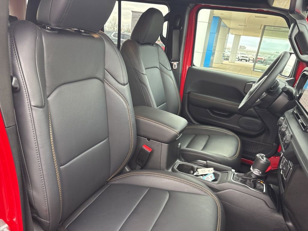 Used 2025 Jeep Wrangler Sahara image 26