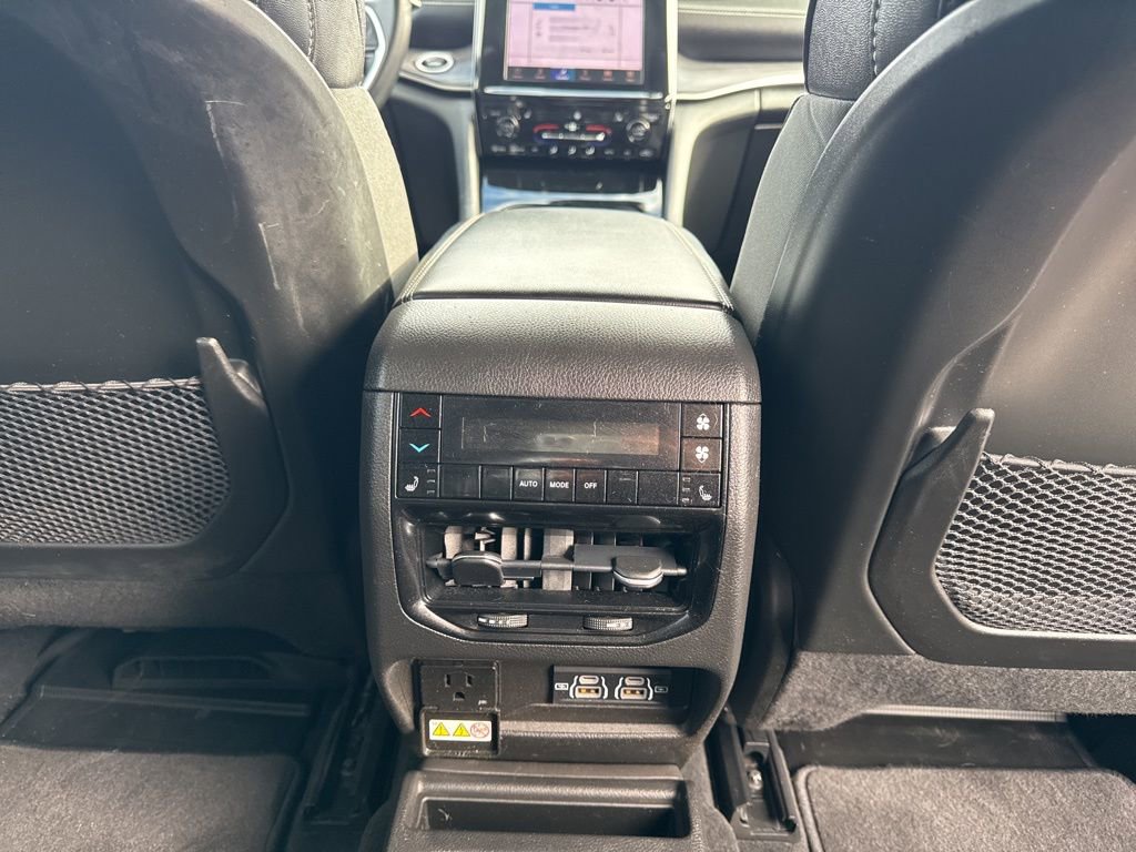 Used 2022 Jeep Grand Cherokee L Limited image 22