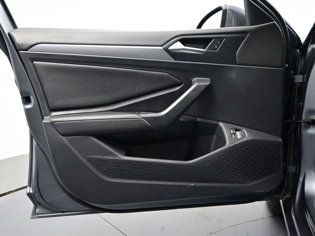 Used 2022 Volkswagen Jetta SE image 13