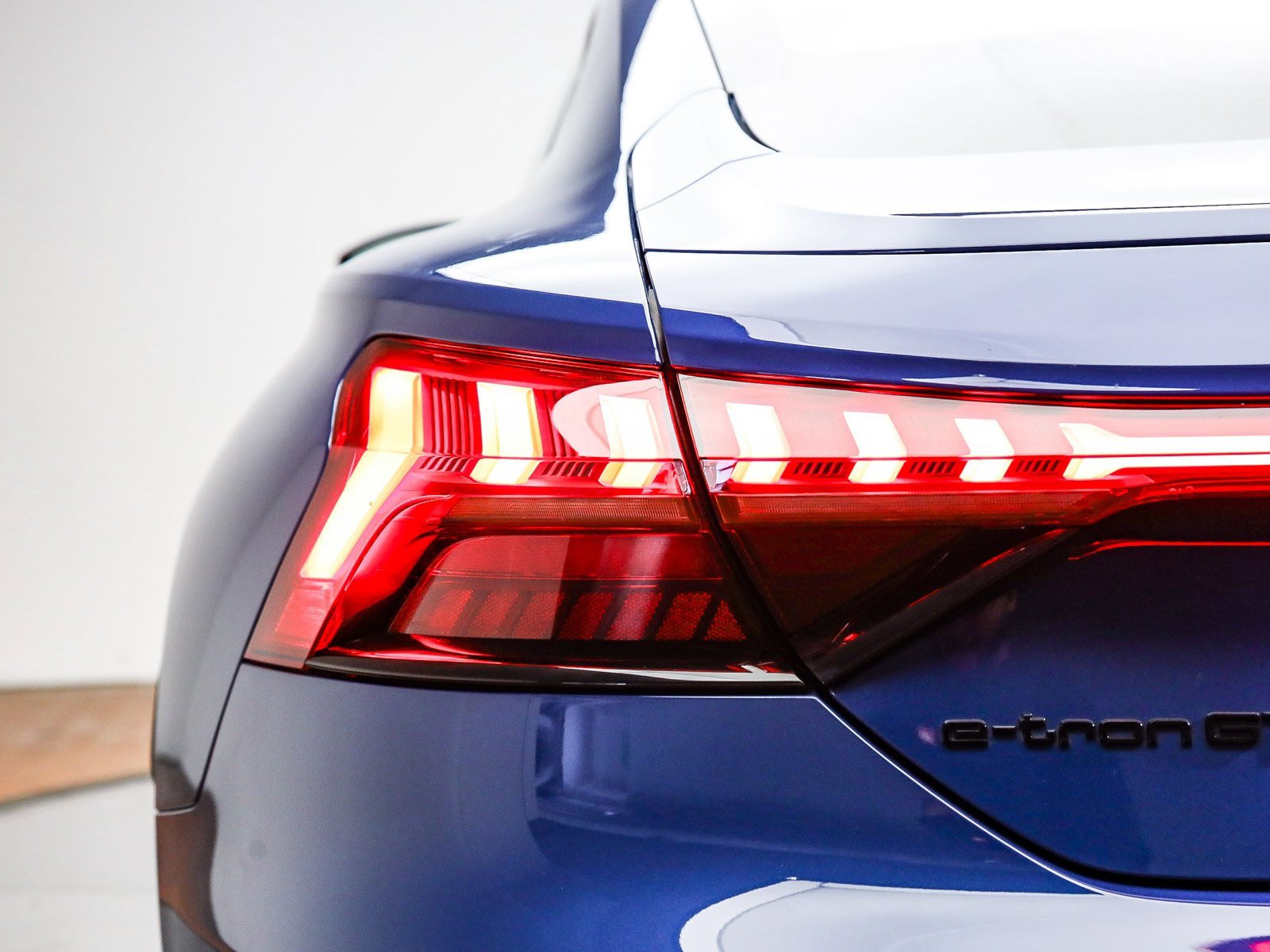 Used 2024 Audi e-tron GT Premium Plus image 18