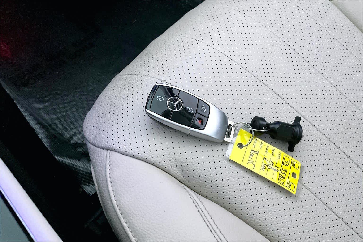 Certified 2018 Mercedes-Benz E 300 4MATIC image 15