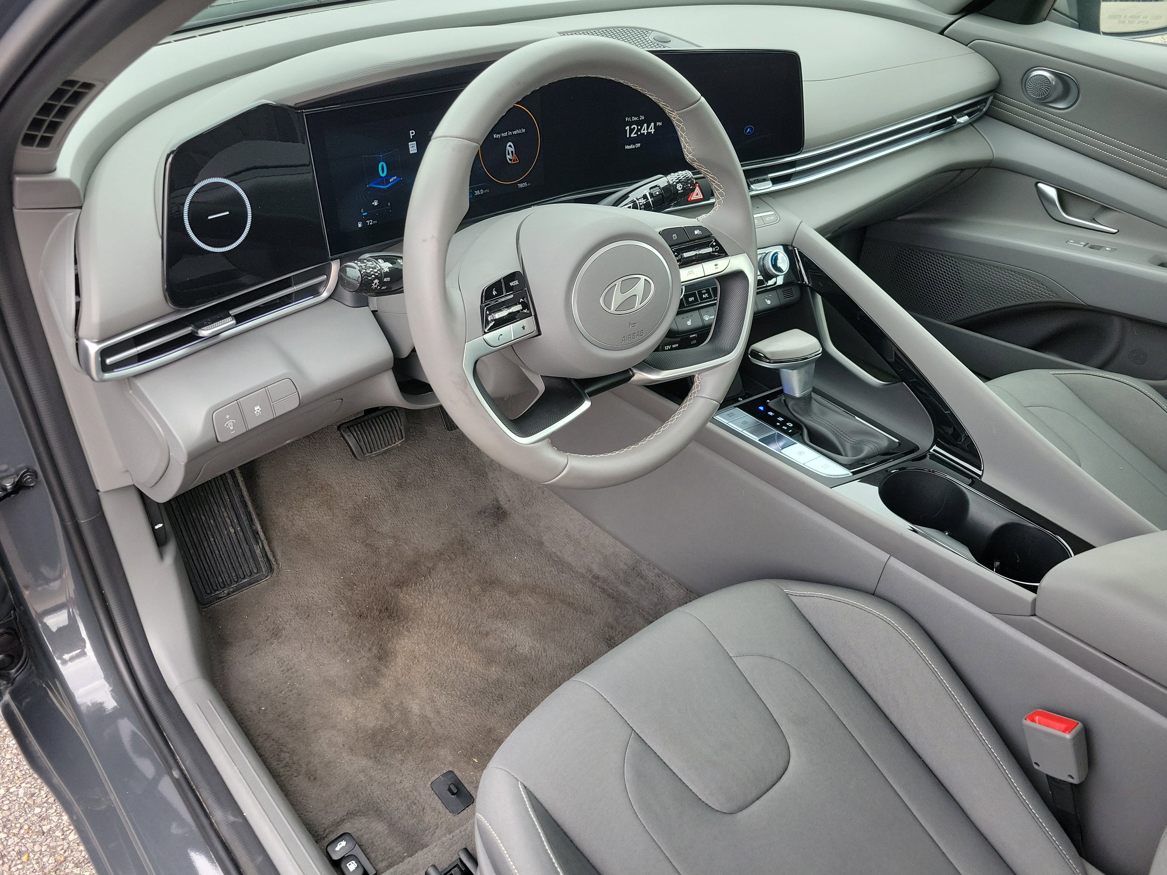 Used 2025 Hyundai Elantra SEL image 3