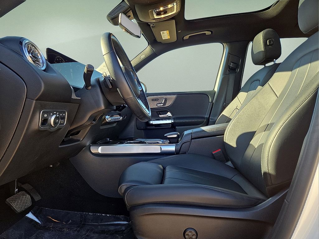 Used 2022 Mercedes-Benz GLB 250 w/ Premium Package Lite image 22