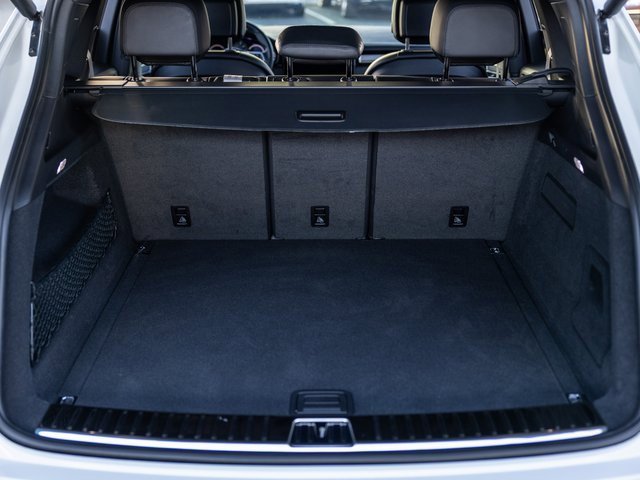 Certified 2023 Porsche Cayenne Platinum Edition w/ Premium Package Plus image 33