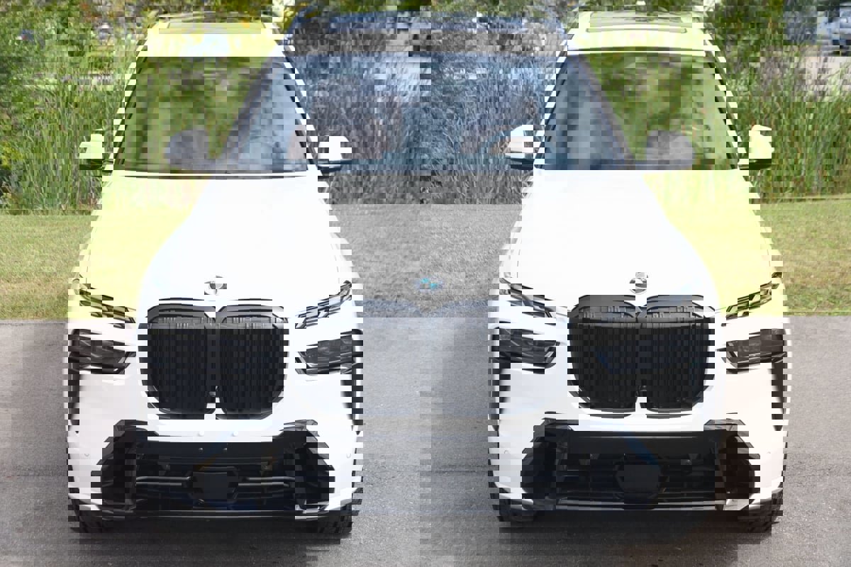 Used 2023 BMW X7 xDrive40i w/ M Sport Package image 83