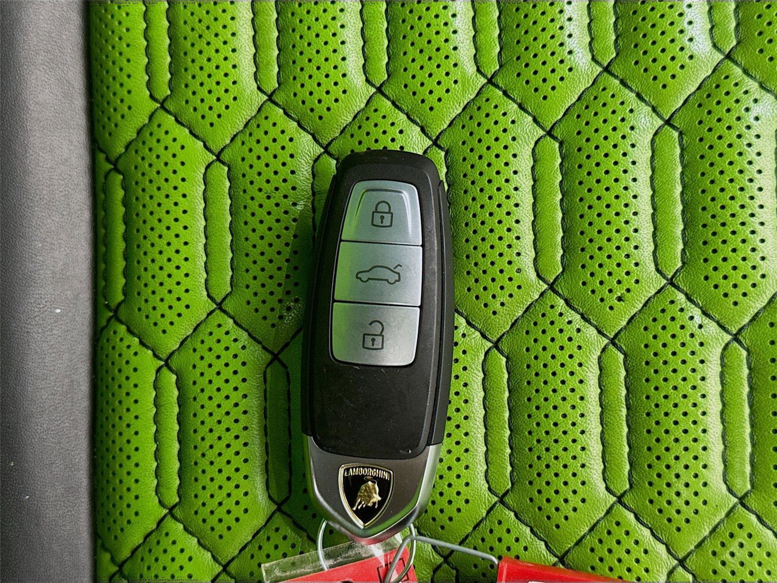 Used 2019 Lamborghini Urus image 21