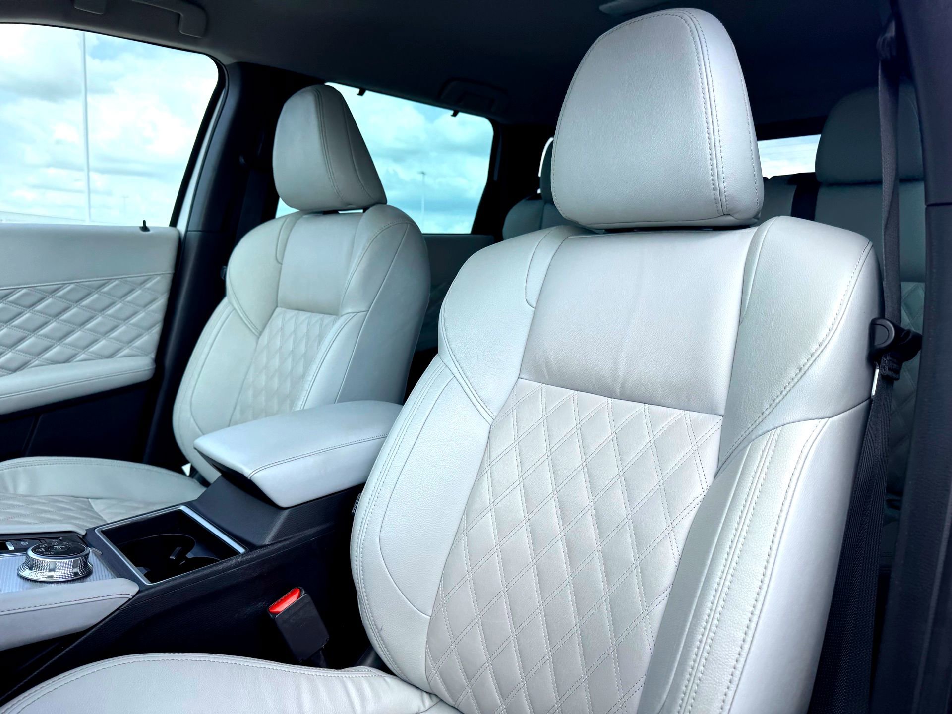 Used 2023 Mitsubishi Outlander SEL image 13