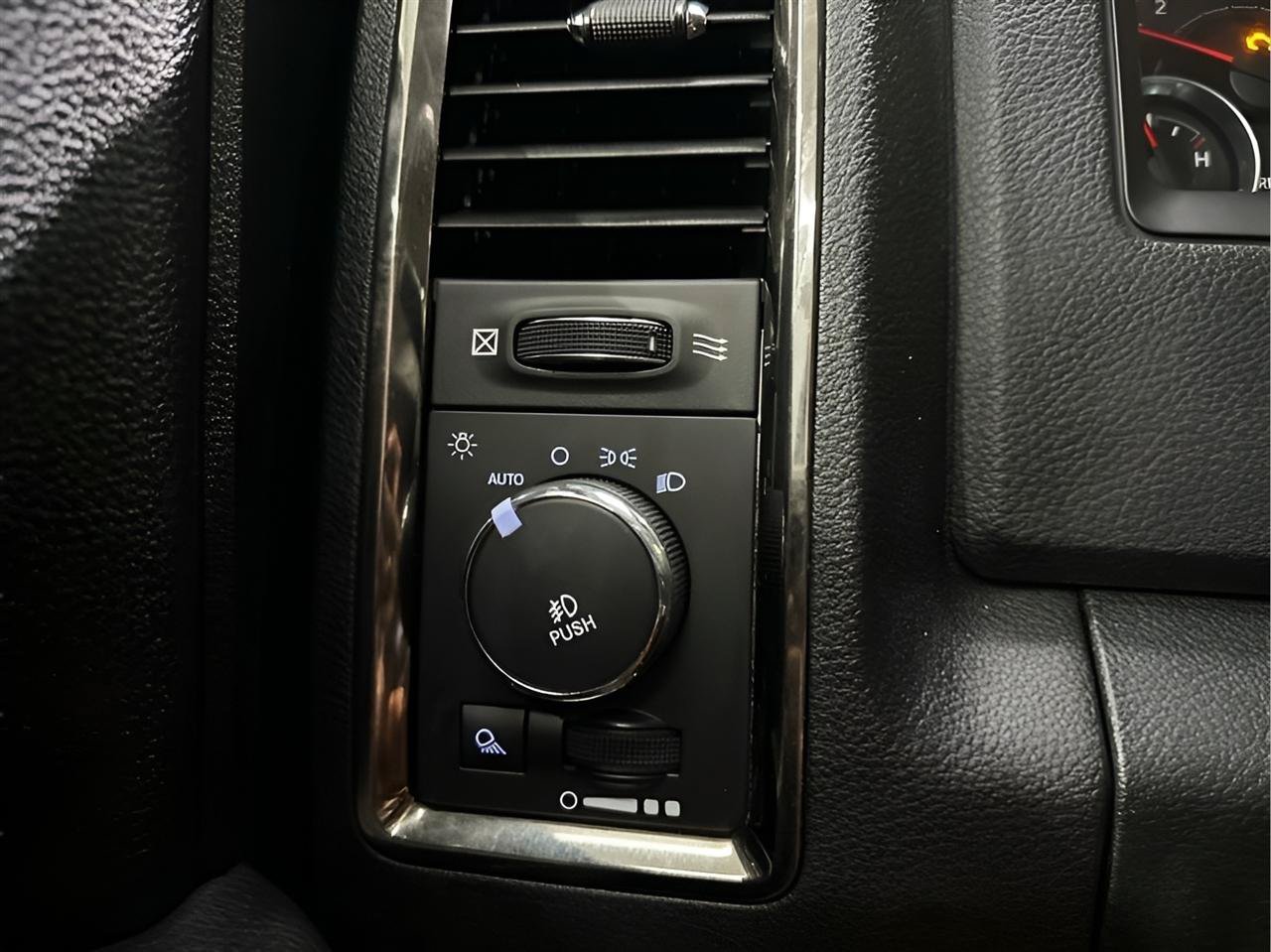 Used 2016 RAM 1500 Sport w/ Convenience Group AWD/4WD image 16