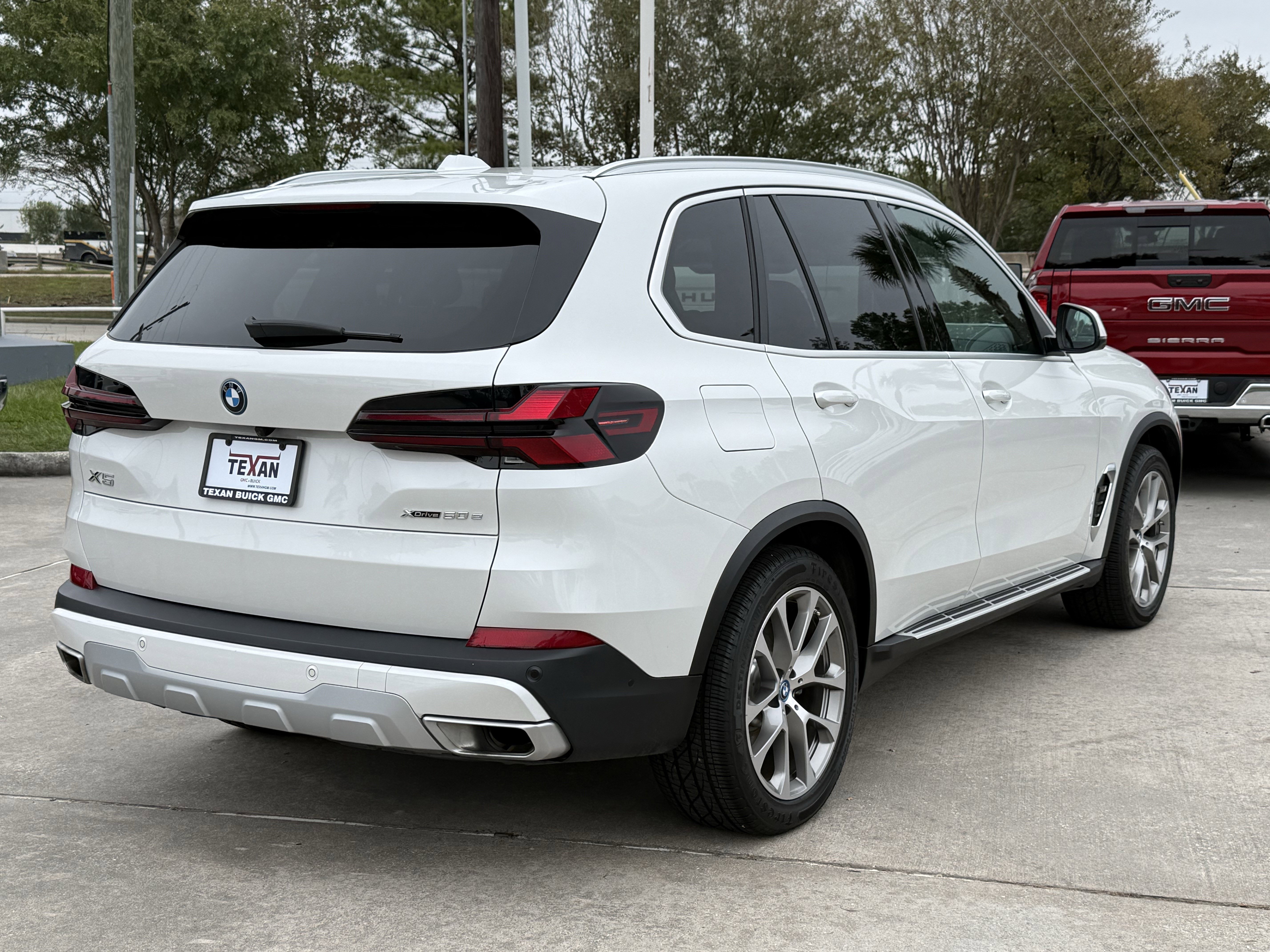 Used 2024 BMW X5 xDrive50e image 5