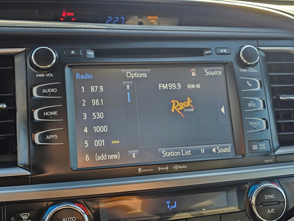 Used 2017 Toyota Highlander SE image 6