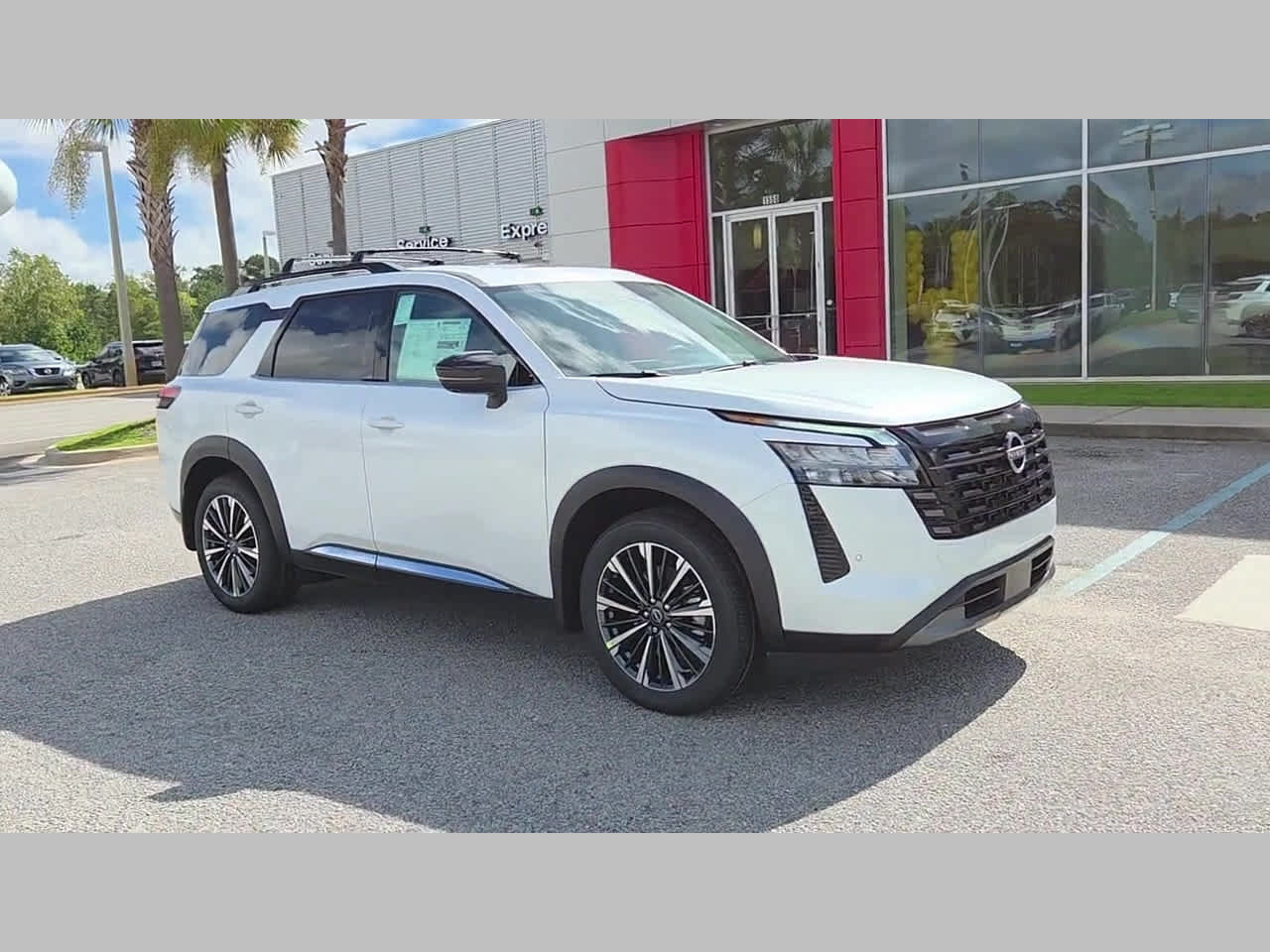 New 2026 Nissan Pathfinder Platinum FWD image 17