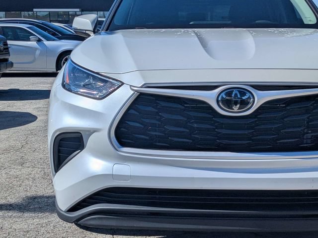 Used 2022 Toyota Highlander L FWD image 8