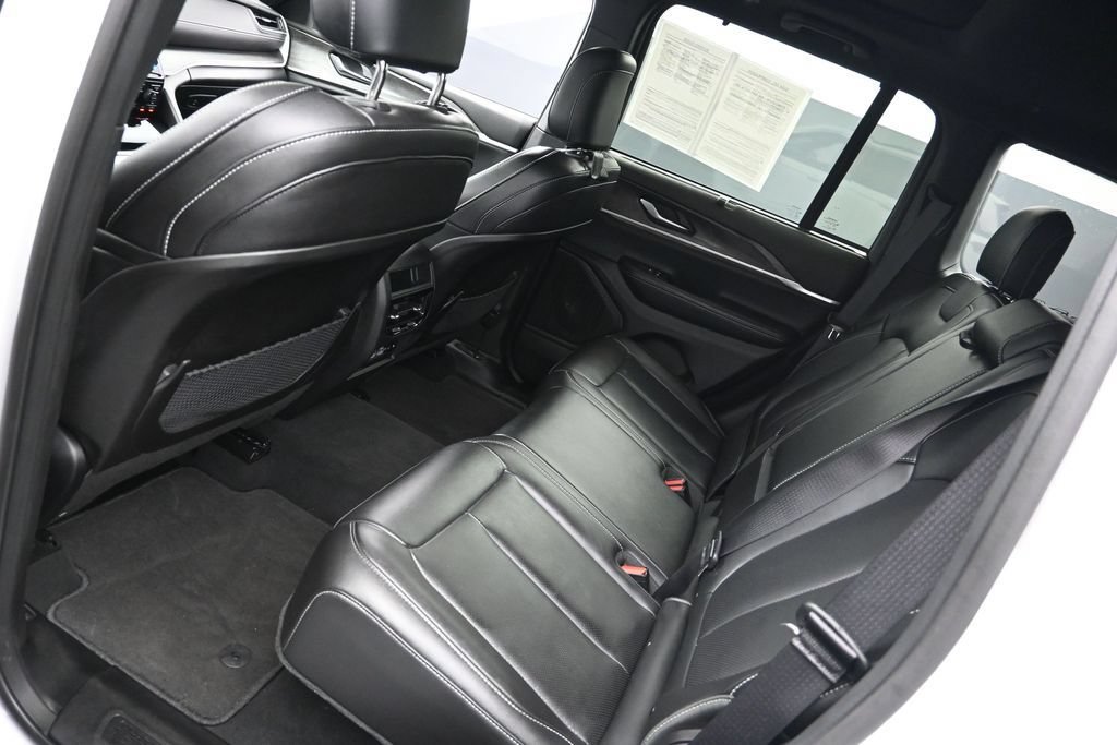 Used 2024 Jeep Grand Cherokee Limited w/ Luxury Tech Group II RWD image 19