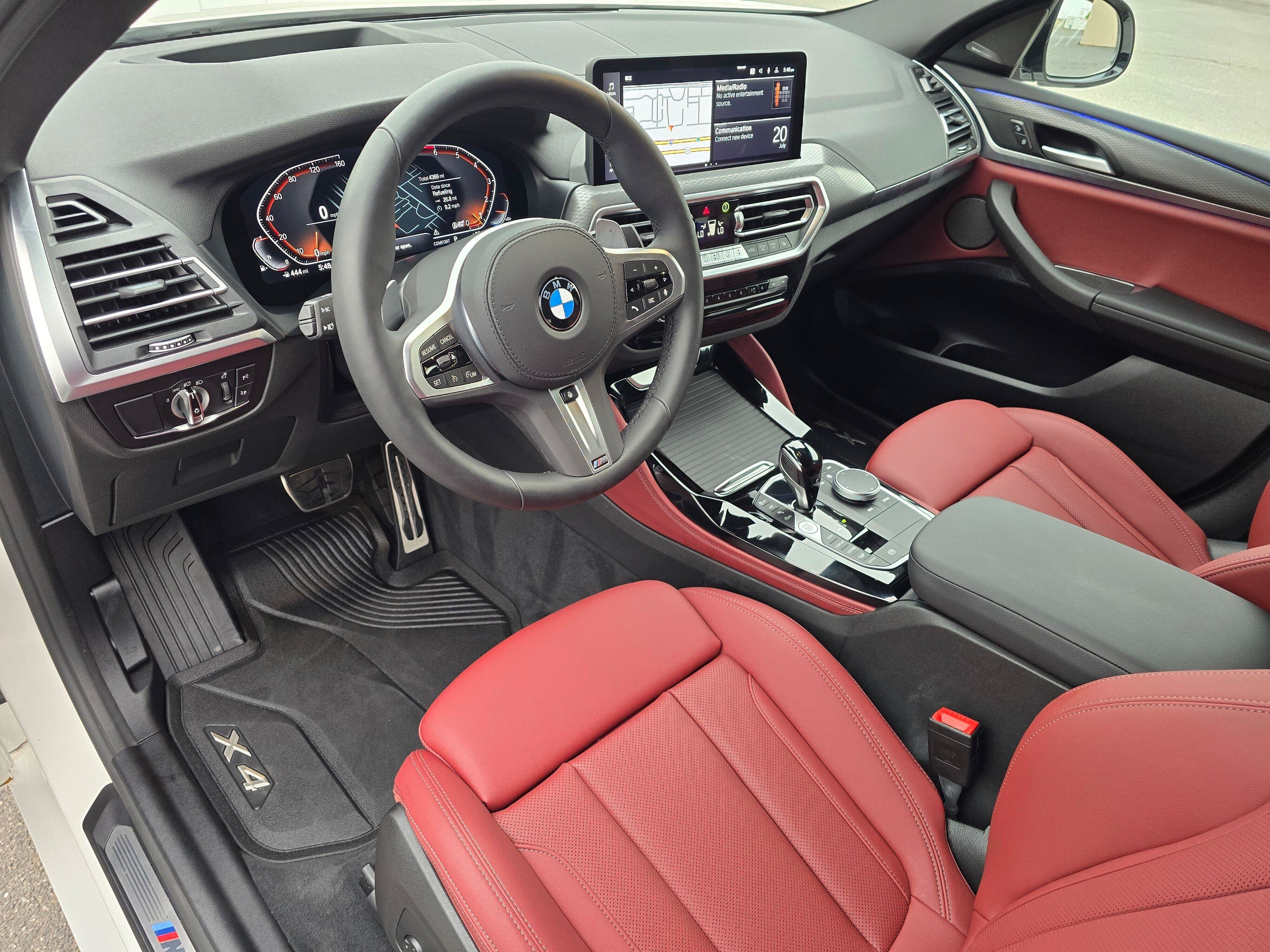 Used 2025 BMW X4 xDrive30i w/ Premium Package AWD/4WD image 2