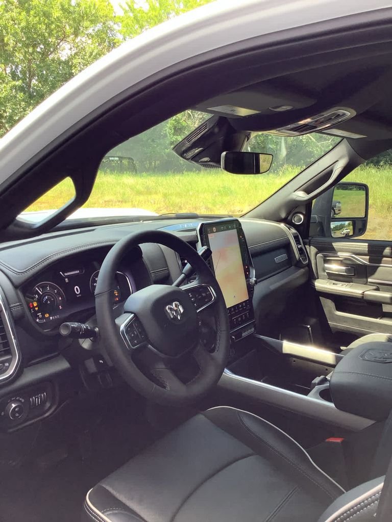 New 2025 RAM 2500 Laramie AWD/4WD image 32