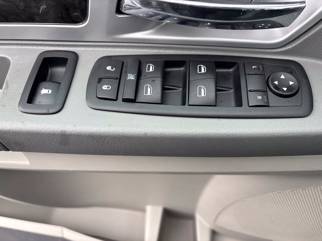 Used 2010 Dodge Grand Caravan Crew w/ Family Value Group FWD image 18