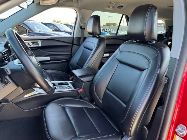 Used 2024 Ford Explorer XLT w/ Equipment Group 202A AWD/4WD image 14