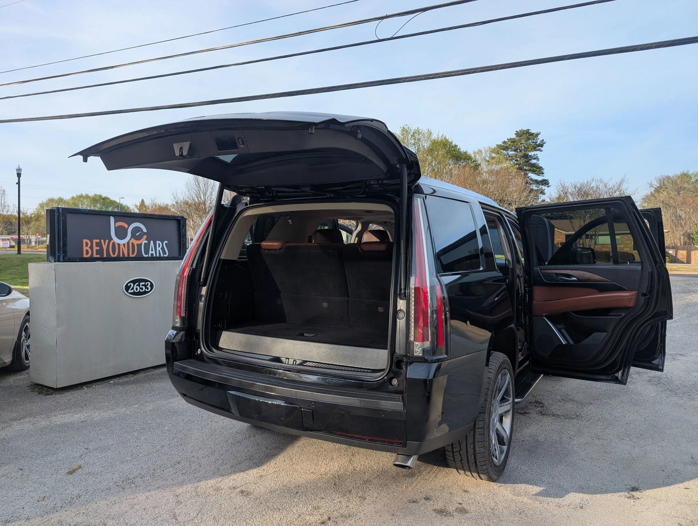 Used 2016 Cadillac Escalade Luxury image 18