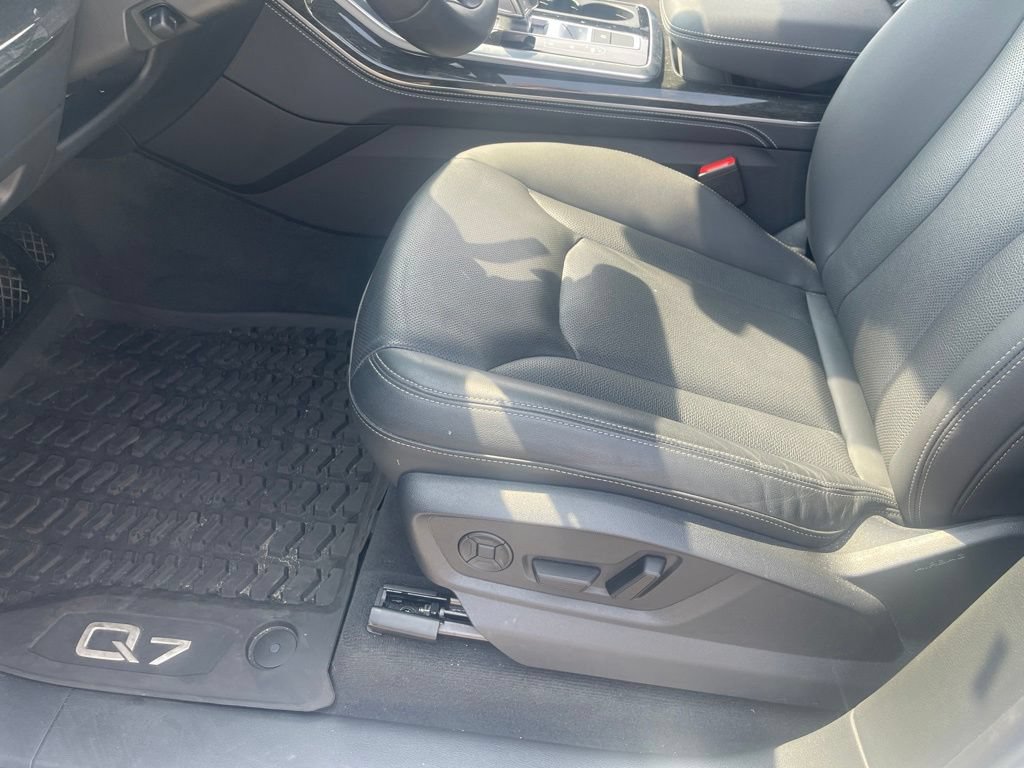 Certified 2025 Audi Q7 2.0T Premium w/ Premium Plus Package AWD/4WD image 8