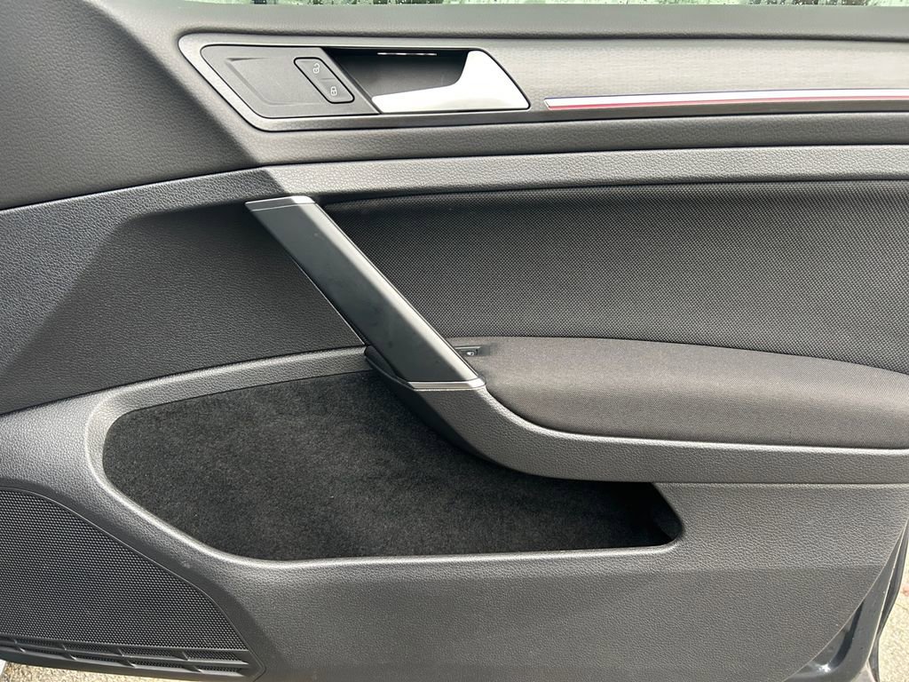 Used 2020 Volkswagen Golf 4-Door image 26