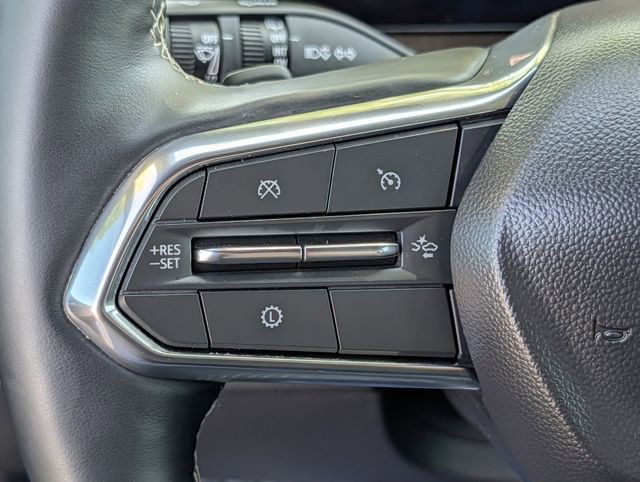 Used 2025 Chevrolet Traverse LT w/ Driver Confidence Package FWD image 21