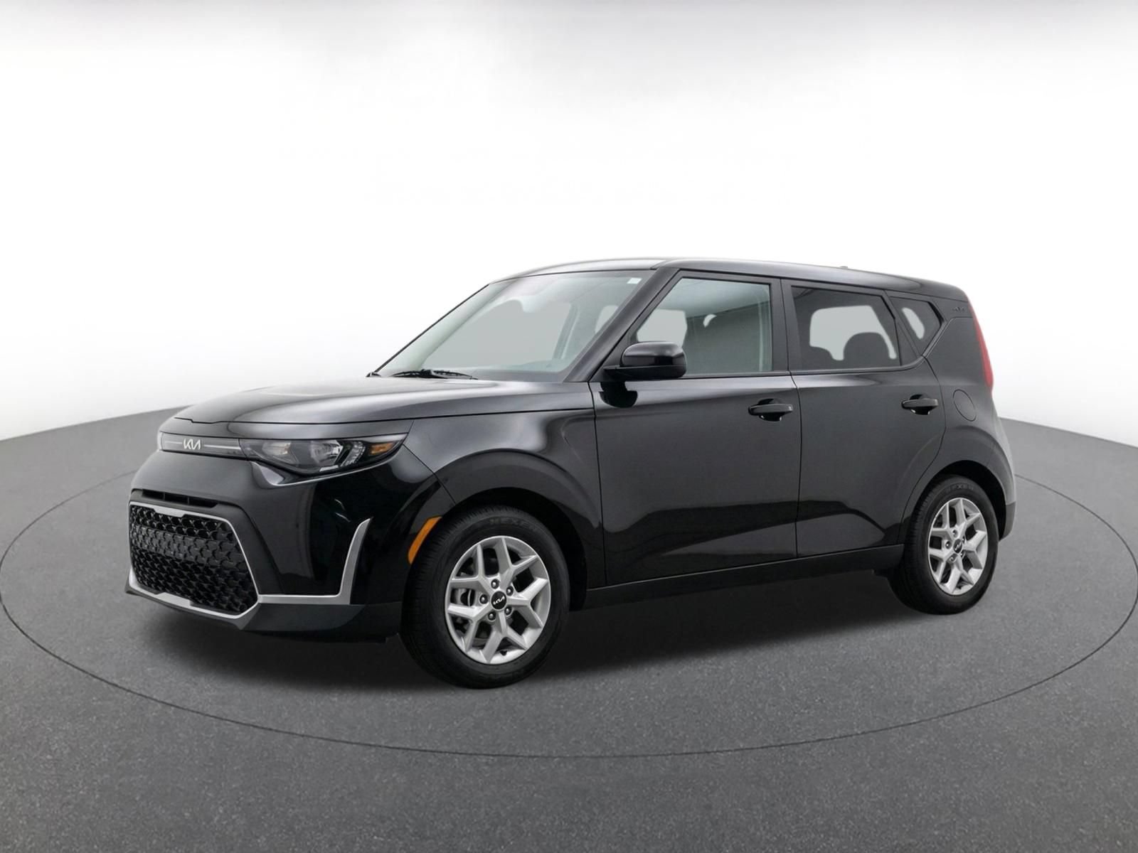 Used 2025 Kia Soul LX w/ LX Technology Package FWD image 3