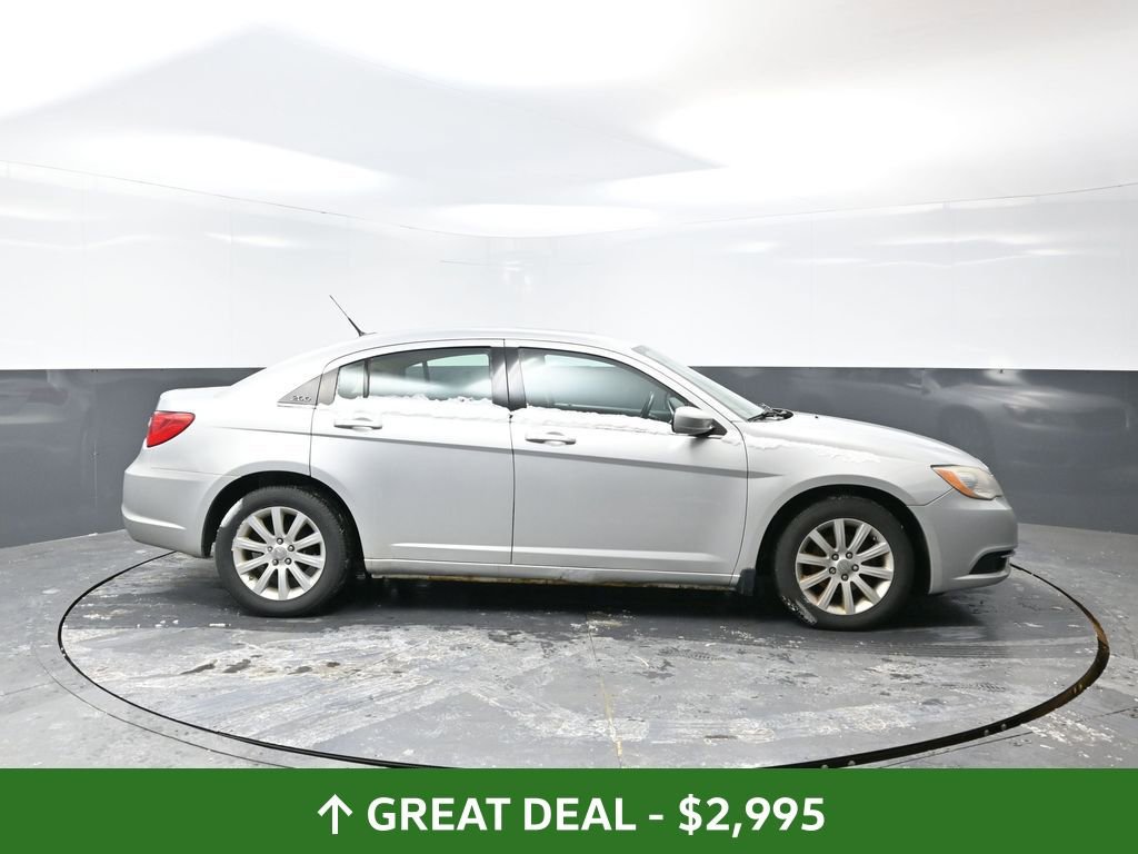 Used 2011 Chrysler 200 Touring image 2