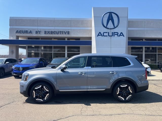 Used 2025 Kia Telluride S AWD/4WD image 2
