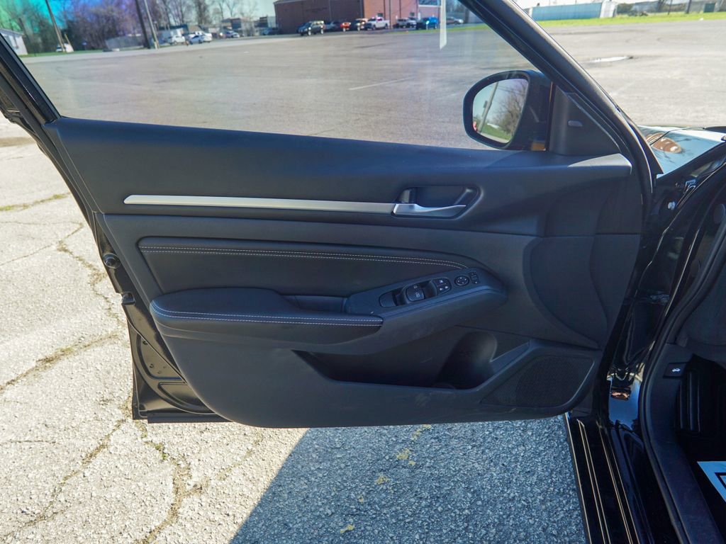 Used 2019 Nissan Altima 2.5 SV image 15