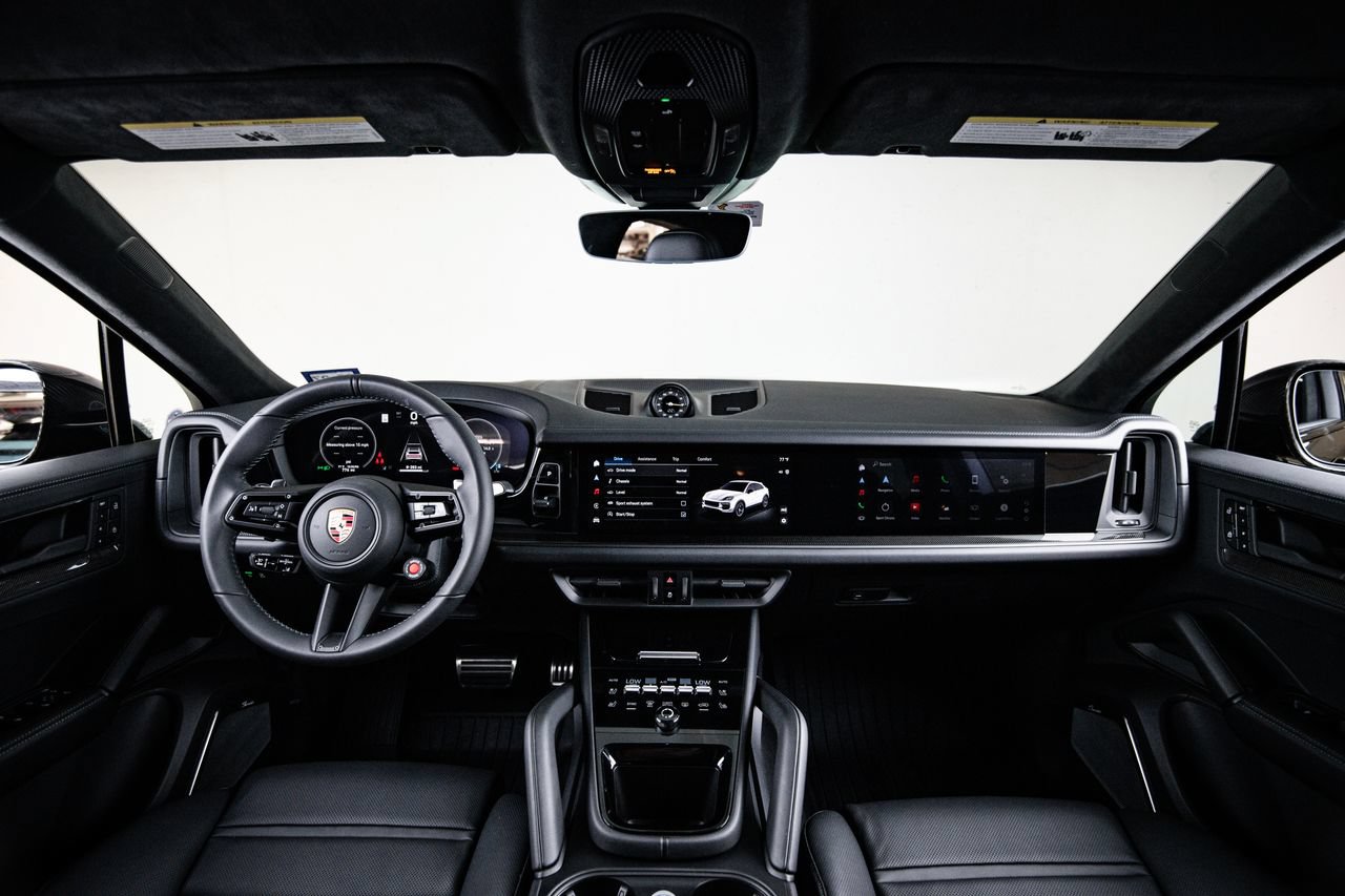 Certified 2025 Porsche Cayenne Turbo GT AWD/4WD image 24