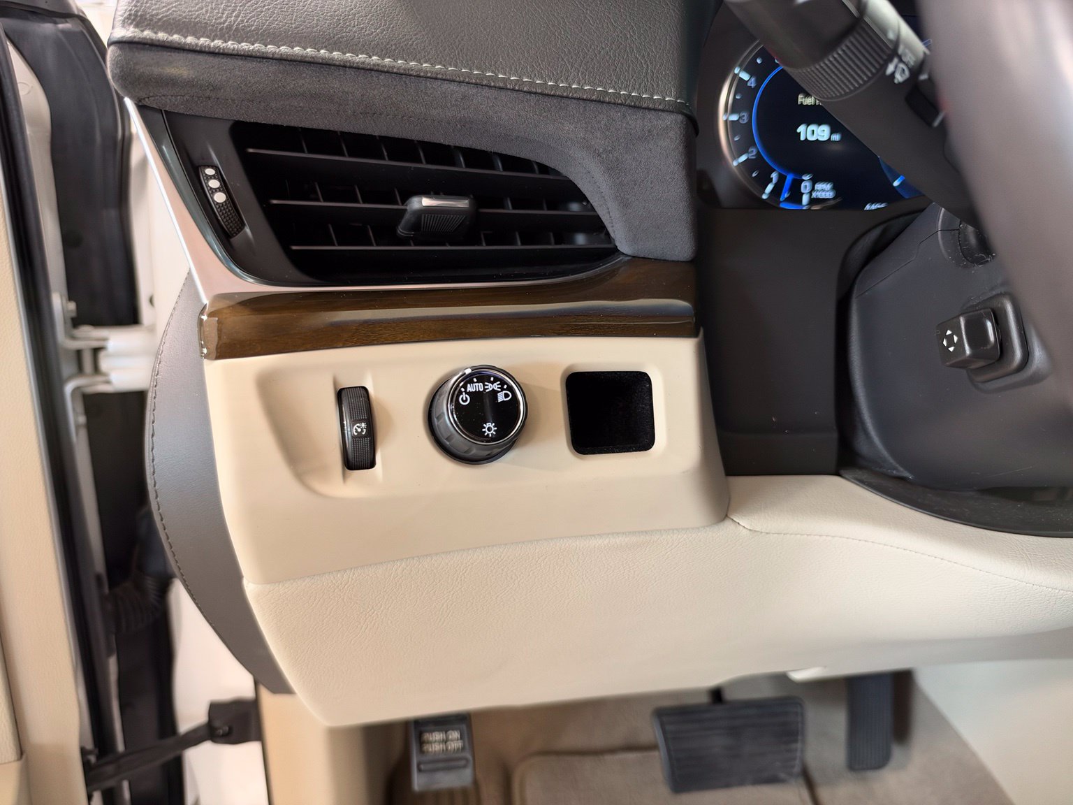 Used 2019 Cadillac Escalade 2WD image 21