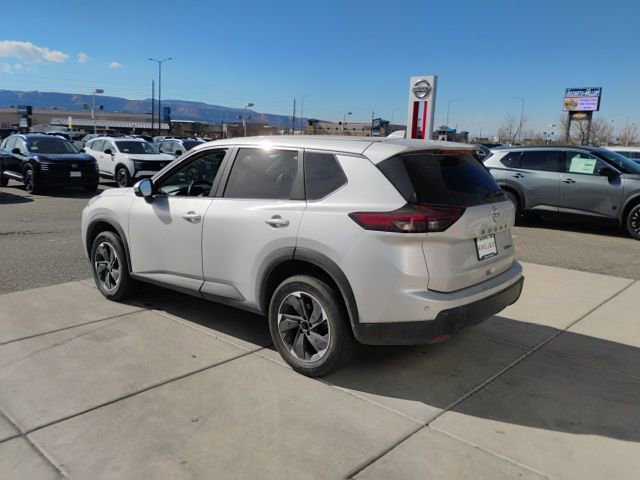 Used 2024 Nissan Rogue SV AWD/4WD image 7