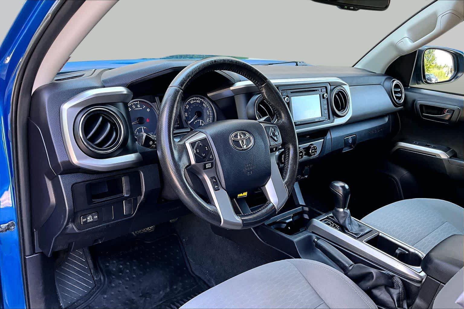 Certified 2016 Toyota Tacoma SR5 w/ SR5 Appearance Package (SN) AWD/4WD image 18