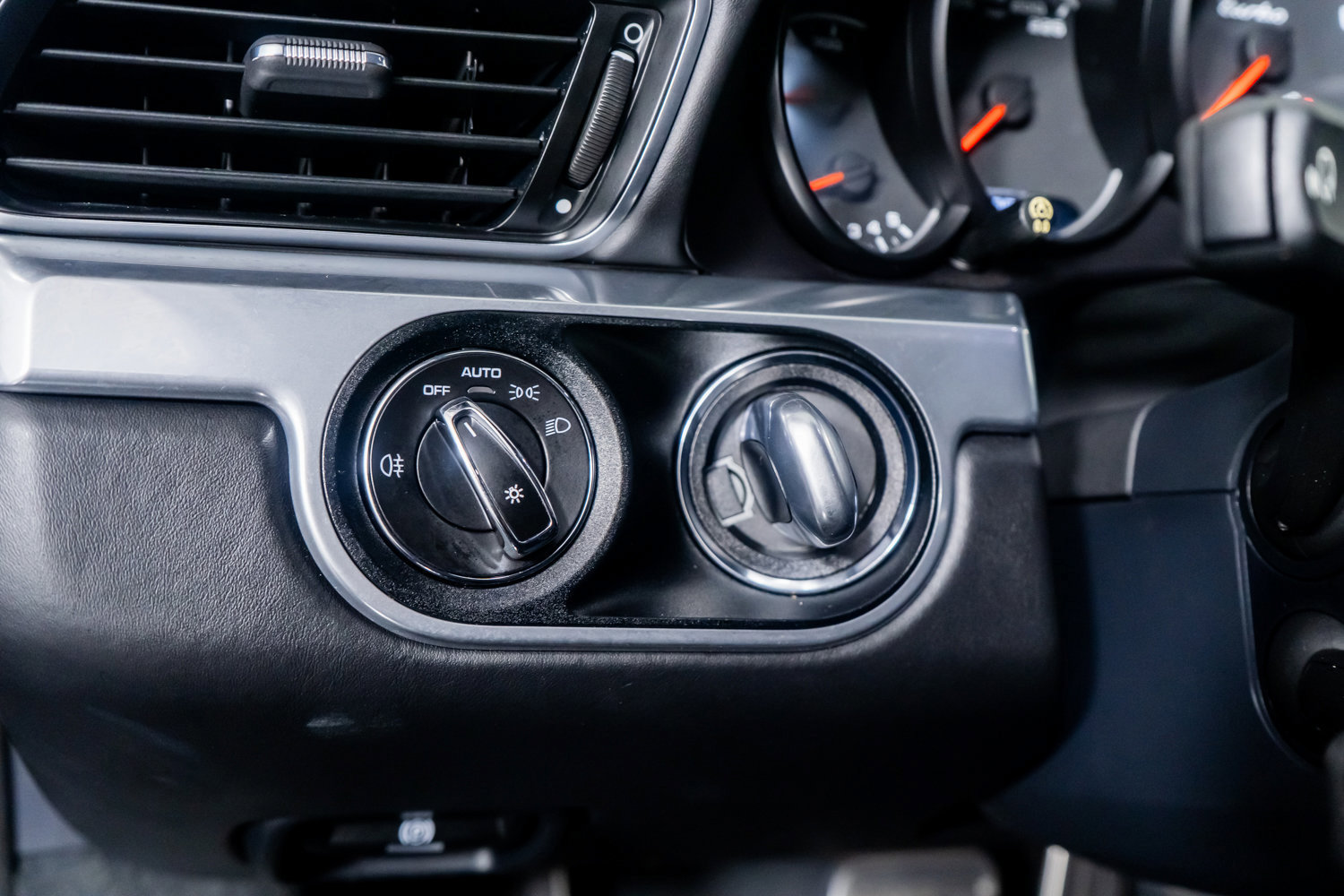 Used 2019 Porsche 911 Turbo w/ Light Design Package image 35