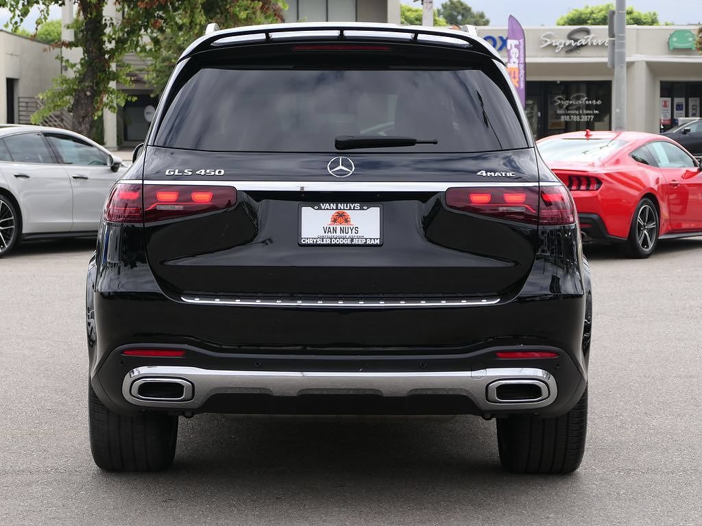 Used 2025 Mercedes-Benz GLS 450 4MATIC image 5