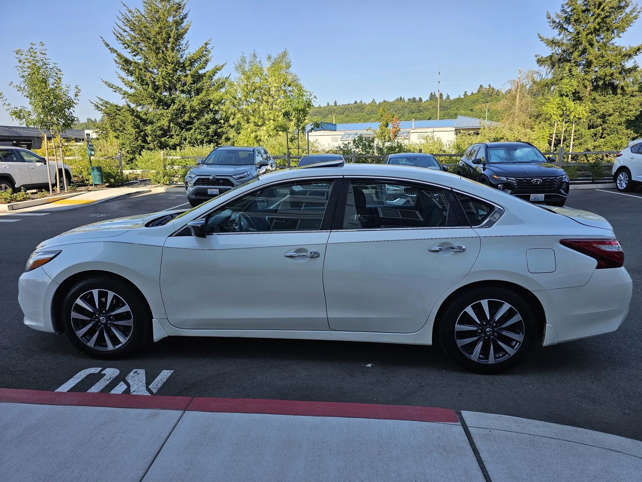 Used 2016 Nissan Altima 2.5 SV w/ Convenience Package image 2