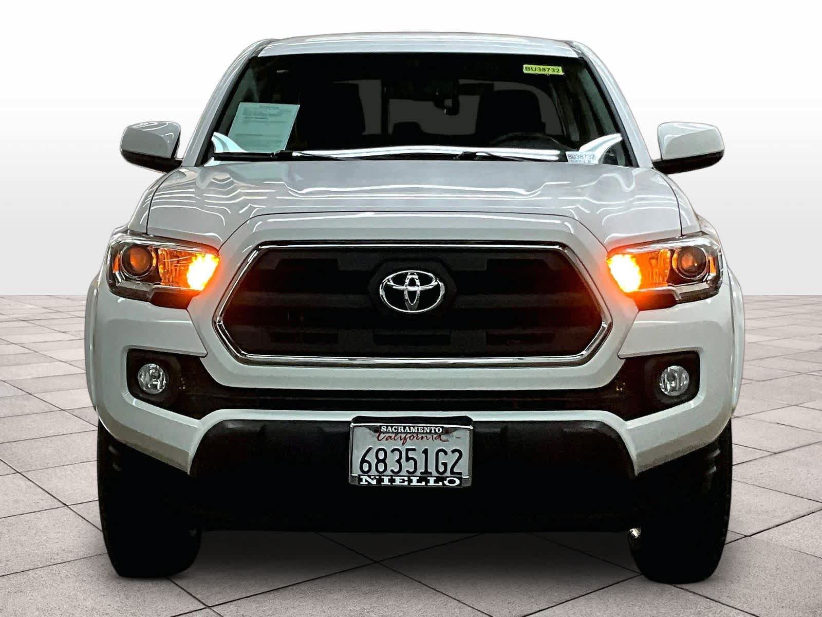 Used 2017 Toyota Tacoma SR5 w/ Tow Package RWD image 8