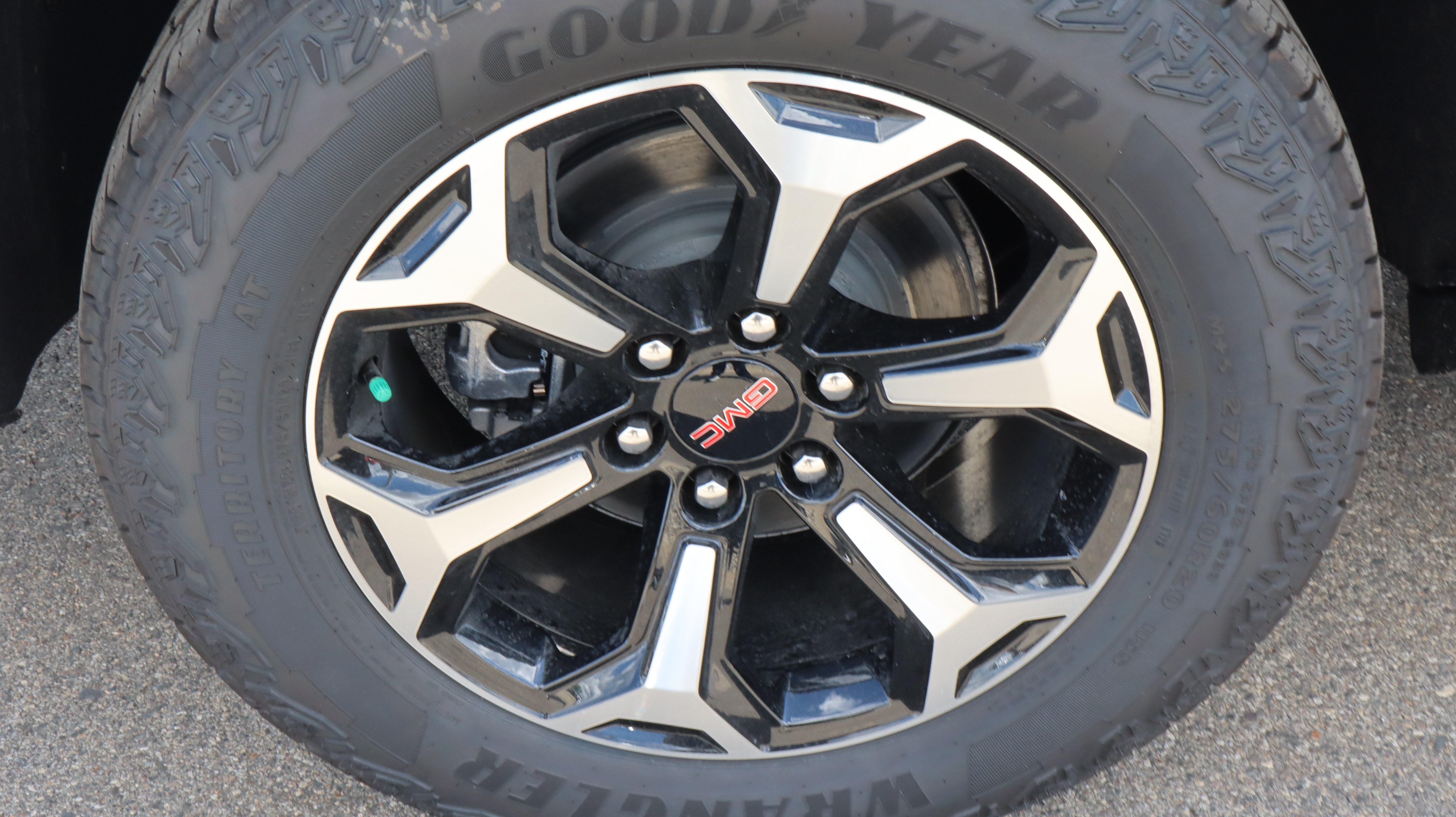 New 2026 GMC Yukon XL AT4 w/ AT4 Premium Package AWD/4WD image 17