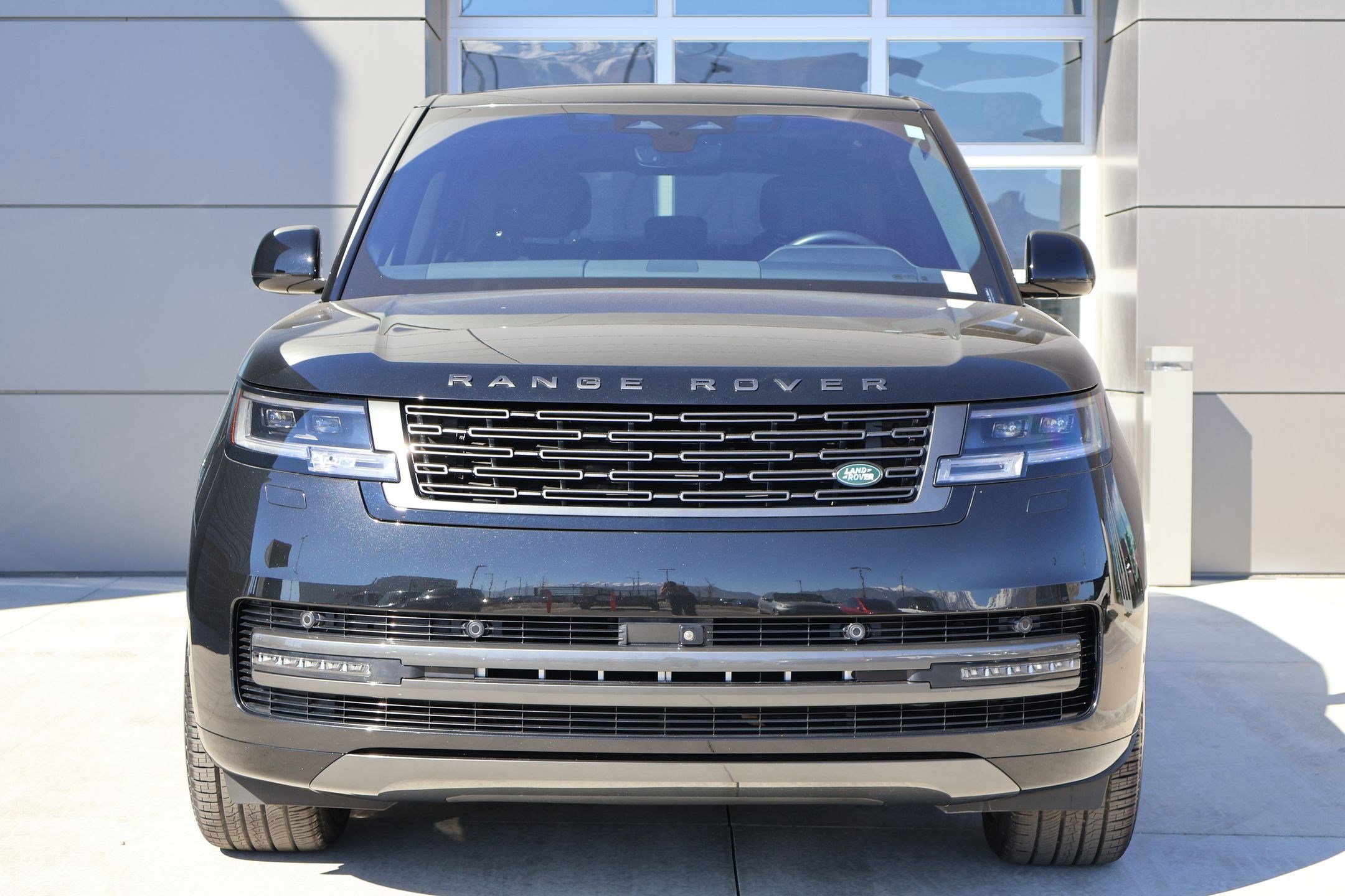 Certified 2023 Land Rover Range Rover SE image 2