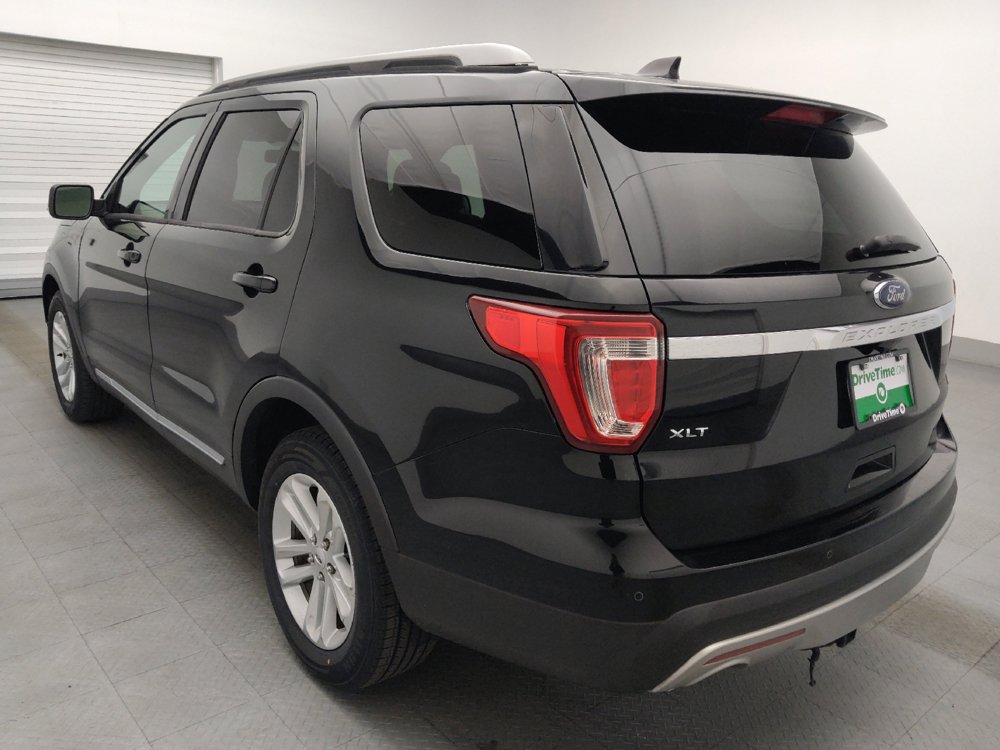 Used 2017 Ford Explorer XLT w/ Equipment Group 202A FWD image 5