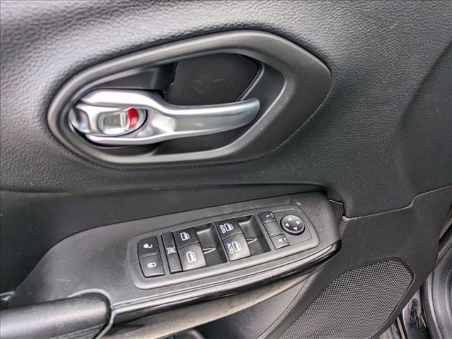 Used 2020 Jeep Cherokee Latitude Plus image 11