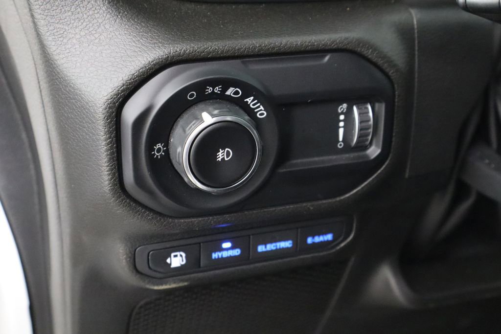 Used 2023 Jeep Wrangler Unlimited Sahara w/ Cold Weather Group AWD/4WD image 22