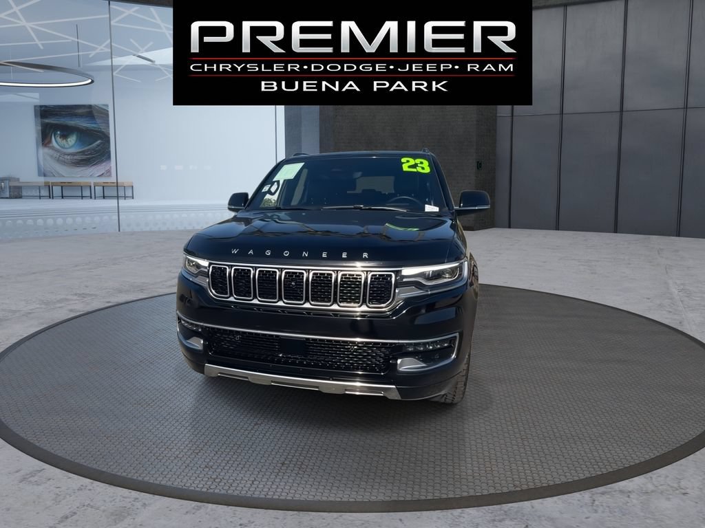 Used 2023 Jeep Wagoneer L Series III w/ Premium Group I RWD image 3
