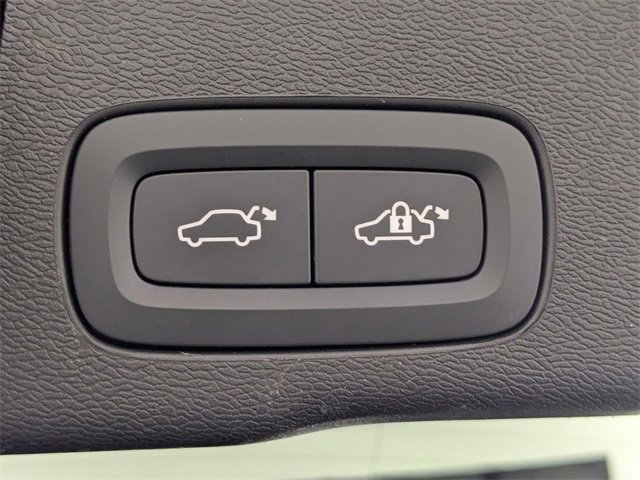 Used 2025 Volvo XC60 B5 Plus image 31