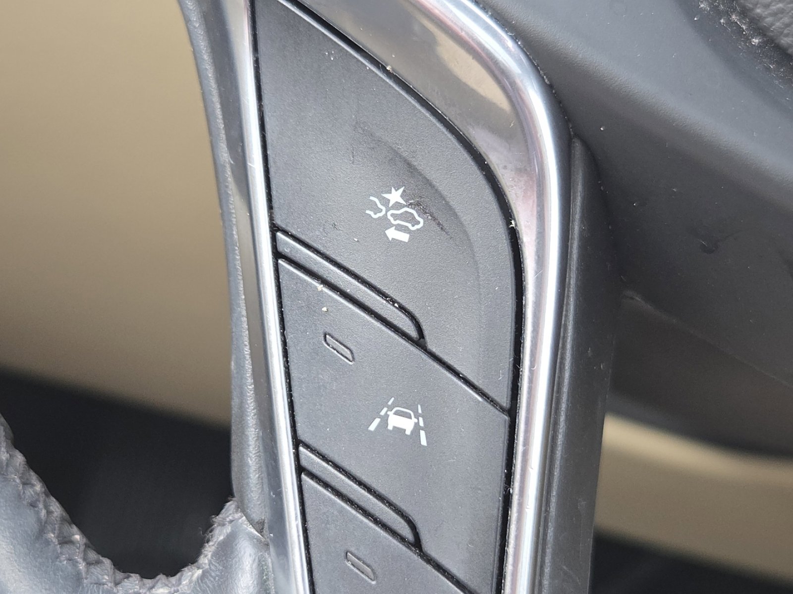 Used 2018 Cadillac XT5 Premium Luxury w/ Driver Assist Package image 12