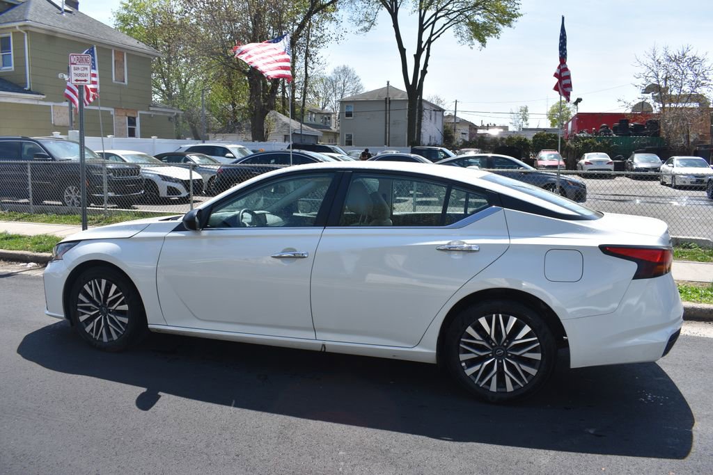 Used 2025 Nissan Altima 2.5 SV image 8