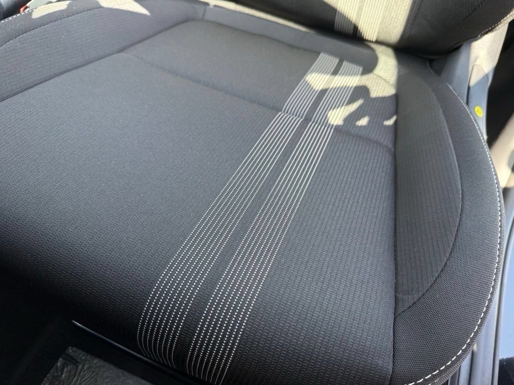 Certified 2025 Hyundai Venue SEL FWD image 23