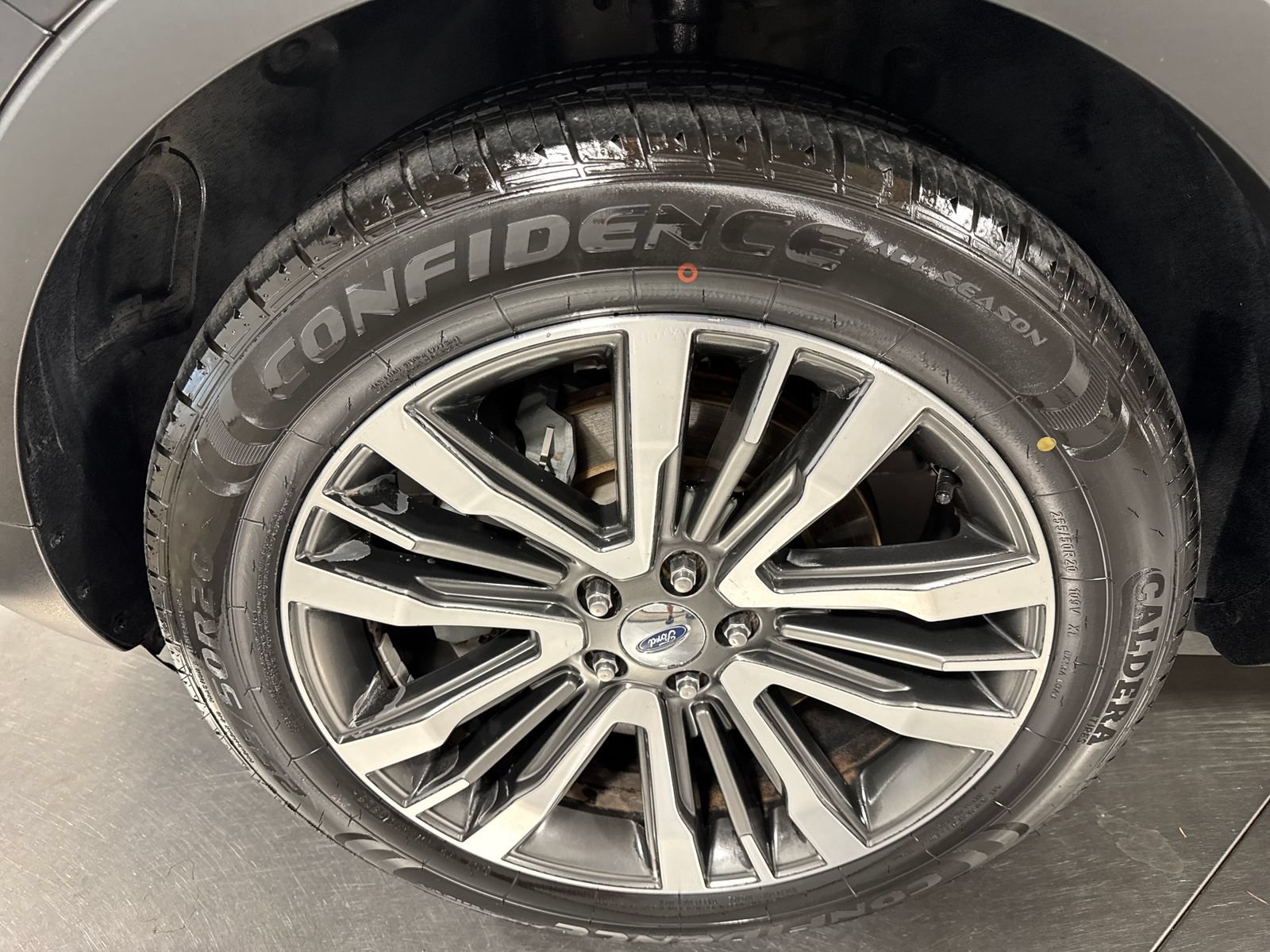 Used 2018 Ford Explorer Platinum AWD/4WD image 2